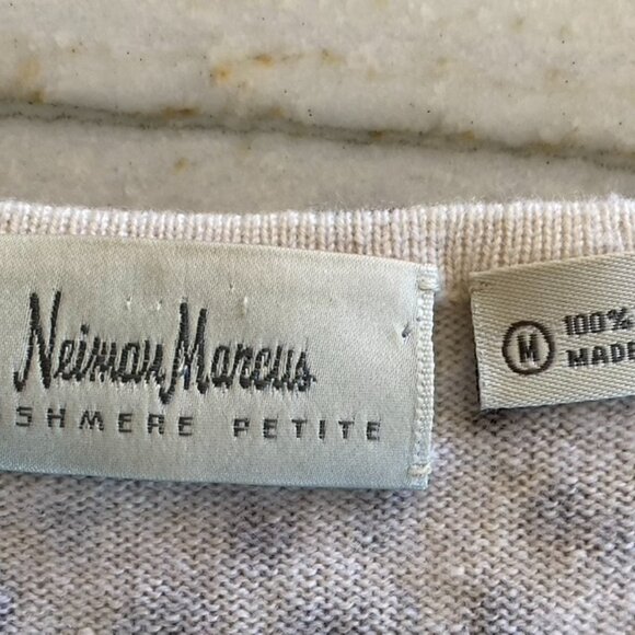 Neiman Marcus 100% Cashmere V-Neck Sweater Sz M - Picture 3 of 7